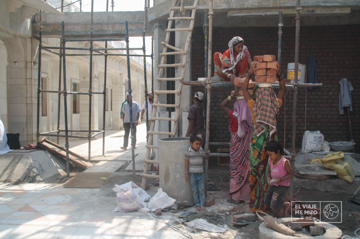 Obra hecha enteramente por mujeres indias