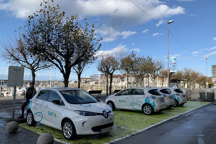 cómo moverte con perro por Gijón