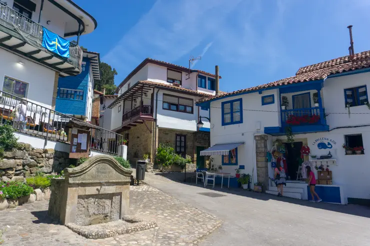 Tazones