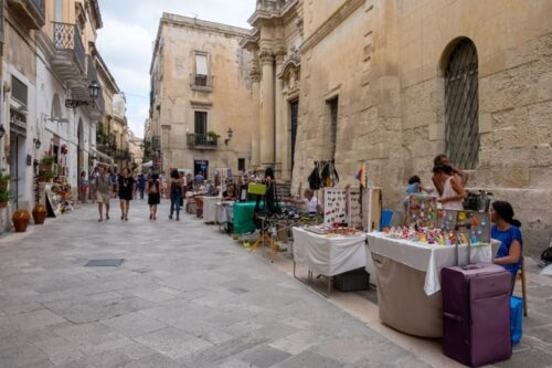calle por el centro de Lecce