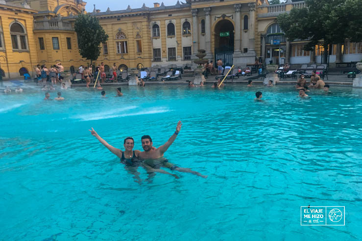 Gloria y Jose en los Baños de Széchenyi