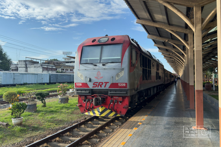 Tren saliendo de Chiang Mai a Bangkok