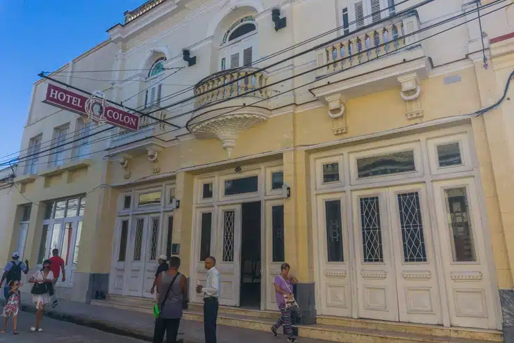 Hotel Colón en la calle República