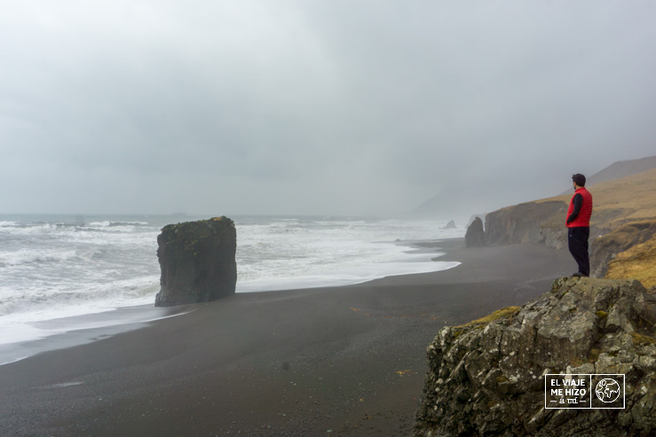 Qué ver en Islandia: playa de Reynisfjara
