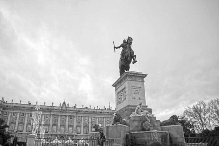 Madrid de los Austrias. Estatua de Felipe IV