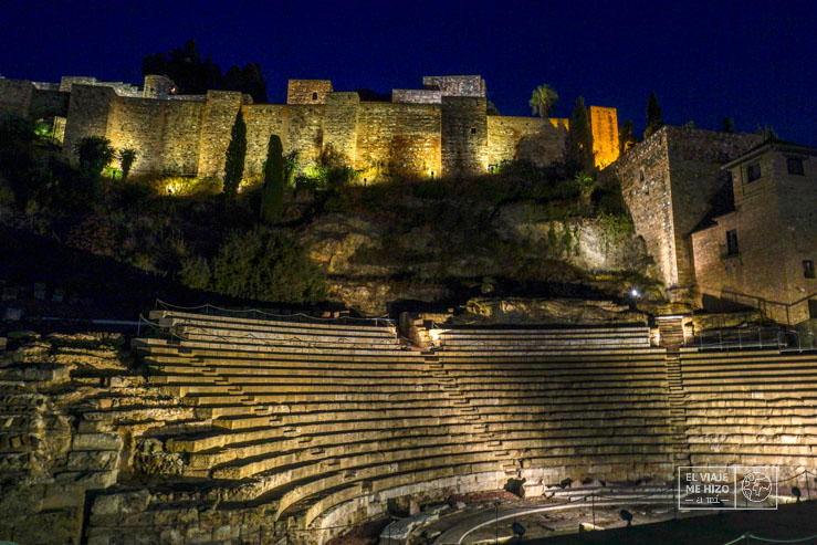 Teatro Romano de Málaga por la noche