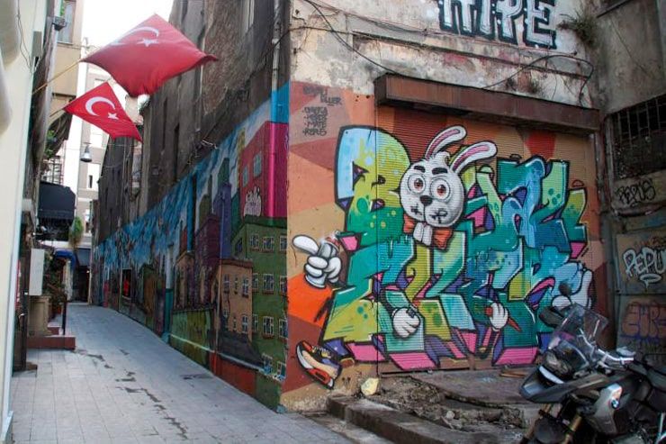 es seguro viajar a Estambul: calles del centro