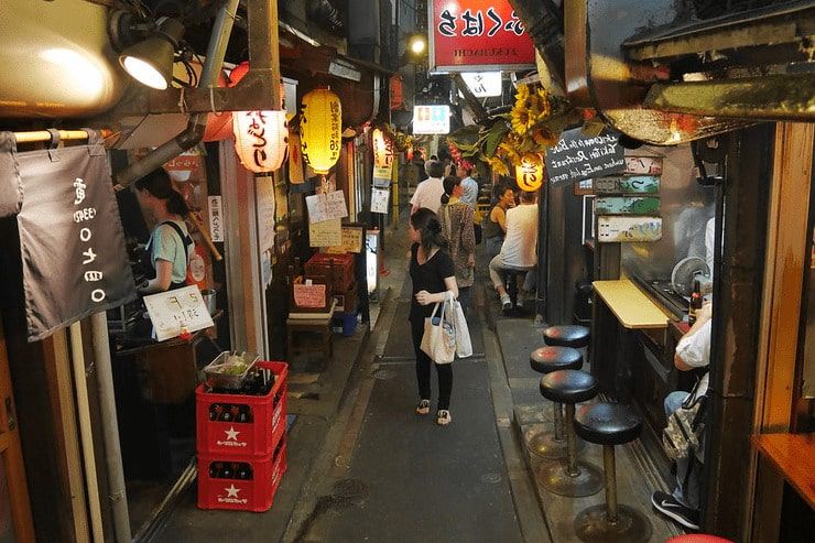 qué hacer en Shinjuku de noche