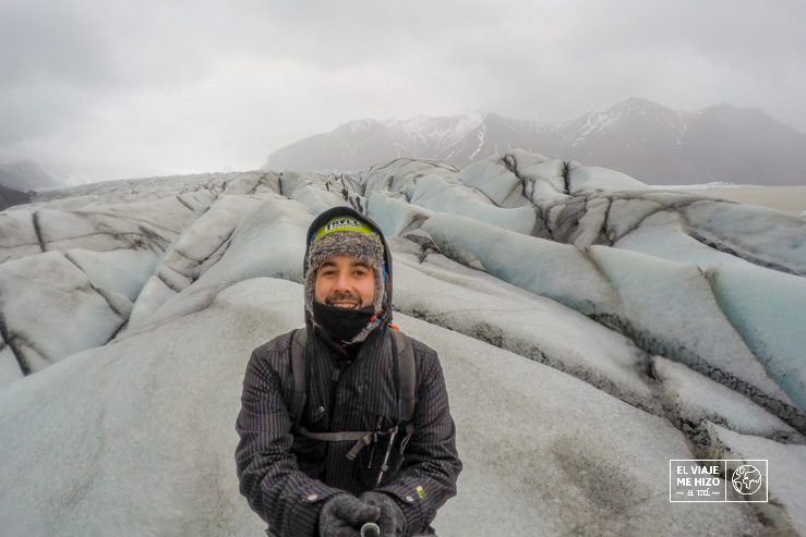 Jose con cara de frío en el glaciar de Islandia