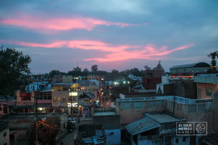 La zona de Kaseart Bazar en Agra al atardecer