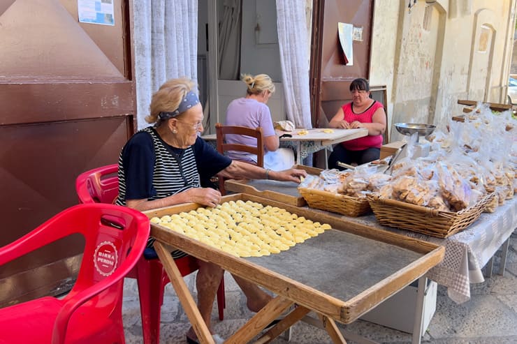 la calle de las orecchiette de Bari