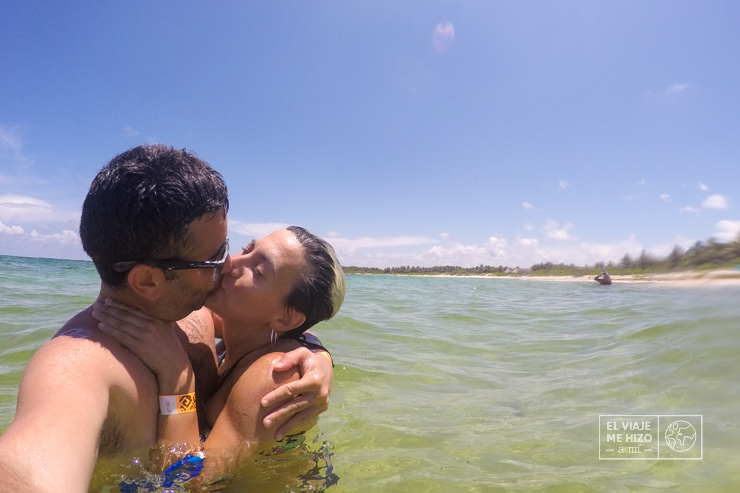 Besito en la playa de Tulum