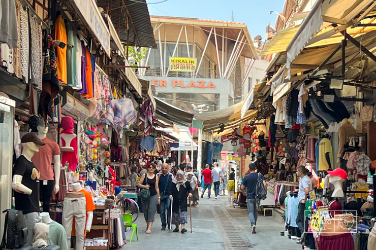 Comprar en el Bazar Kemeralti, de lo mejor que hacer en Esmirna