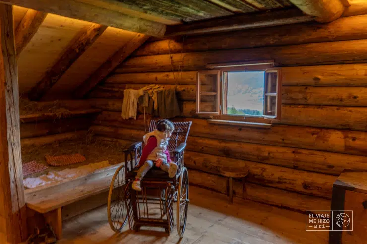 Suiza con niños: interior de la cabaña del abuelo de Heidi