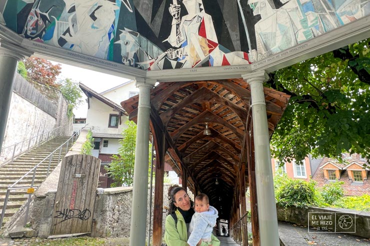 Gloria y Lola en las Kirchtreppe
