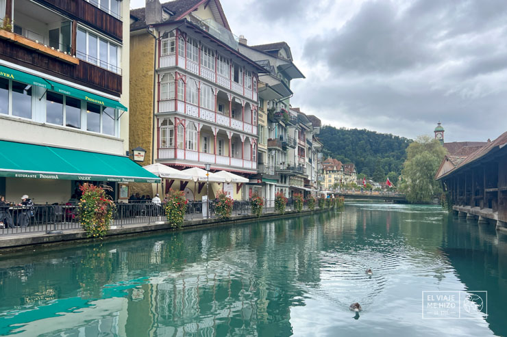 muelle en la isla de Thun