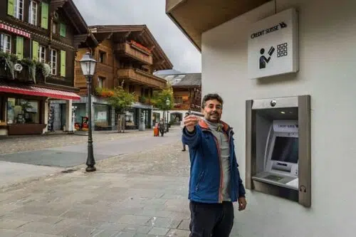 sacar dinero en Suiza