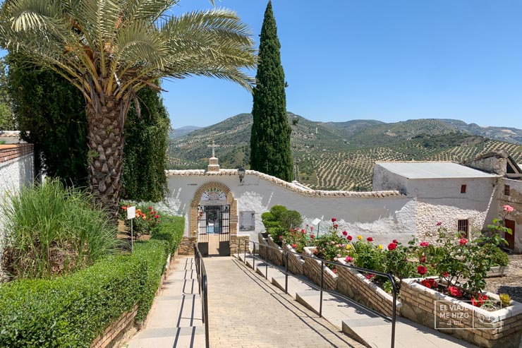 Entrada del cementerio de Iznájar