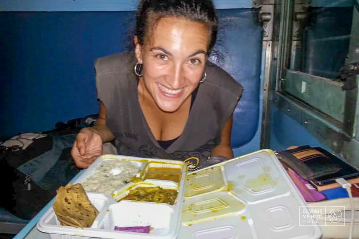 Comiendo en el tren