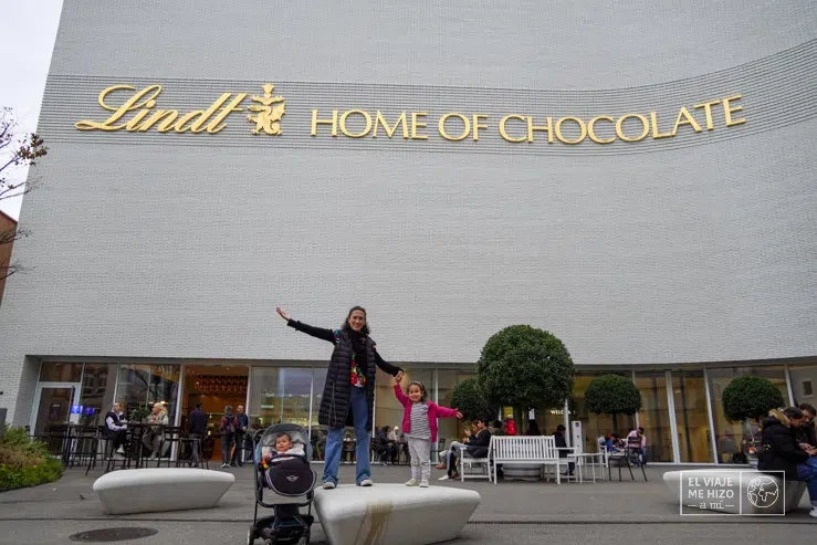 En la entrada de Lindt Home of Chocolate