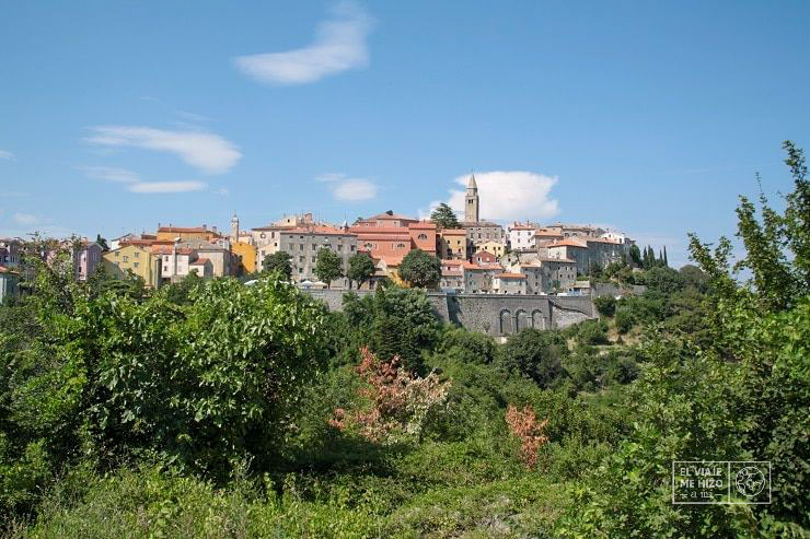 Vista de una ciudad en Croacia