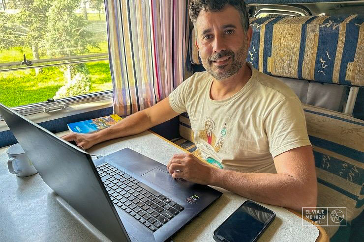 Jose trabajando con una tarjeta SIM de Turquía