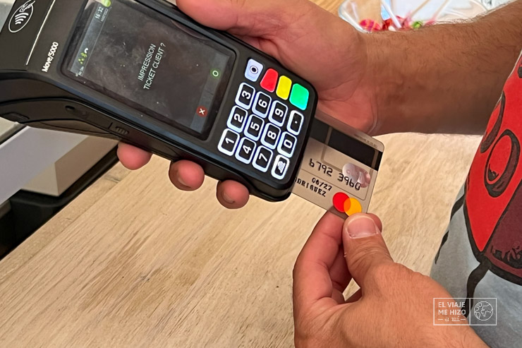Pagando en un TPV en Budapest