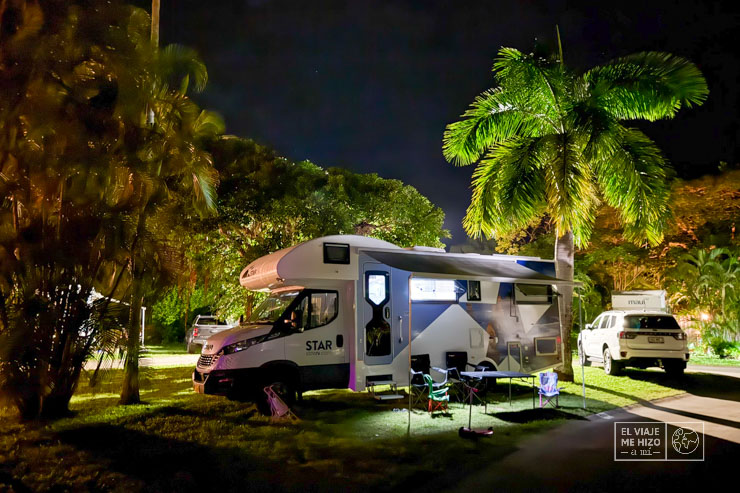 autocaravana en Australia de noche