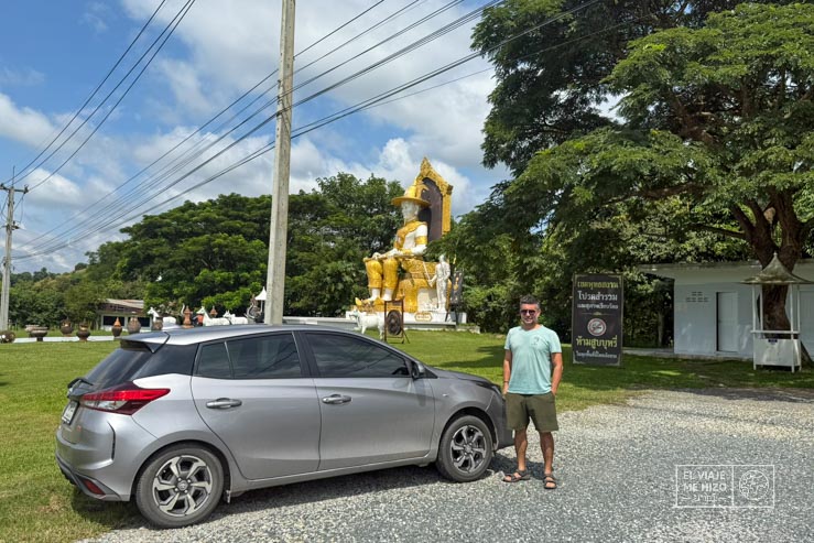 Jose con el coche del Norte de Tailandia