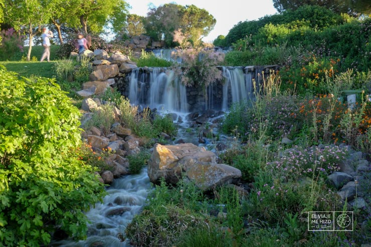 Cascada en el parque de Costa Ballena