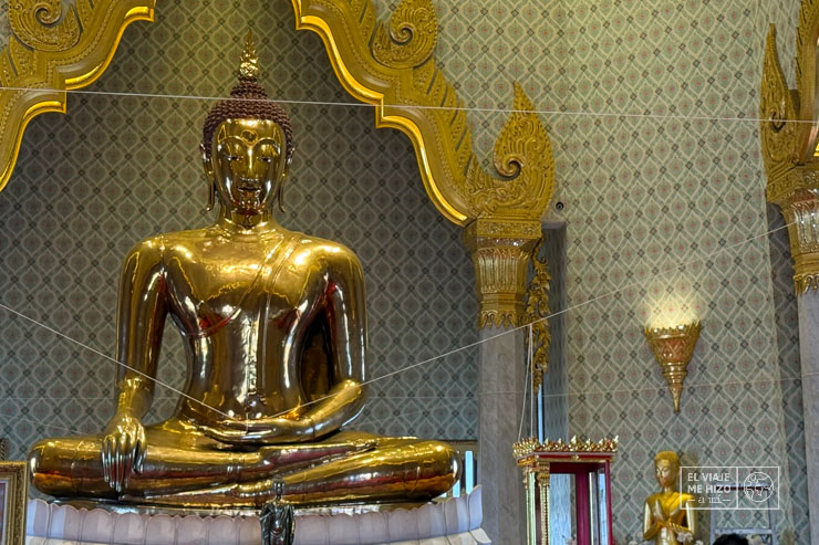 Famoso Buda de oro macizo que está en el Wat Traimit