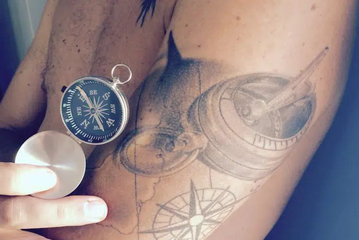 Tatuaje viajero Lean y piensen