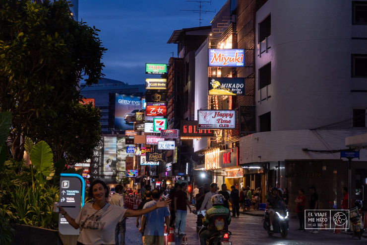 Thaniya Road, una calle de vicio y prostitución