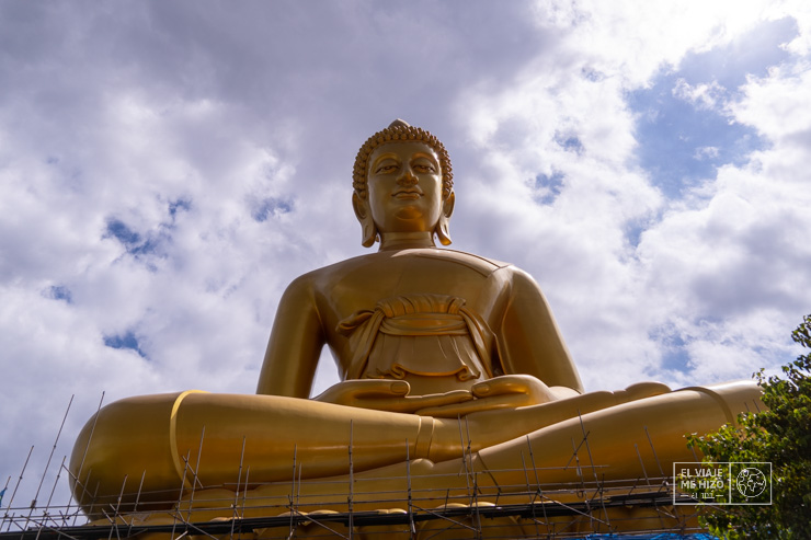 Enorme Buda del Wat Pak Nam Phasi Charoen