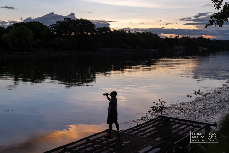 Atardecer en el río Kway