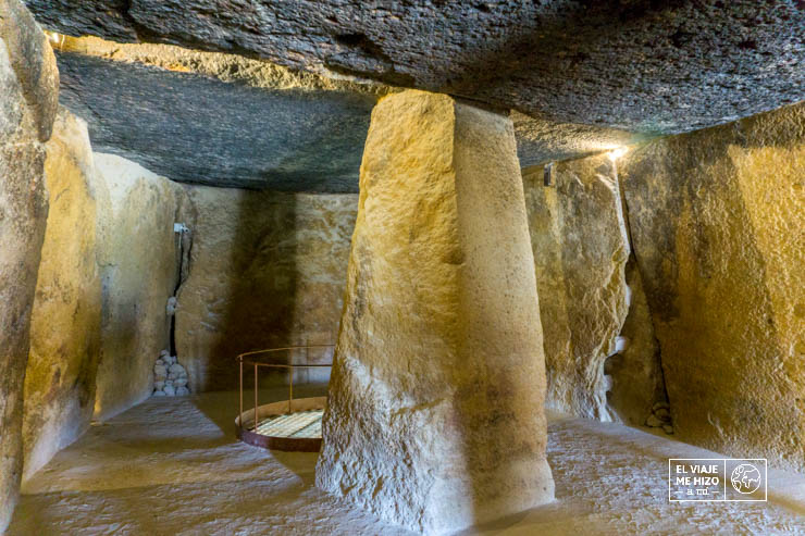 Interior del Dolmen de Menga en Antequera