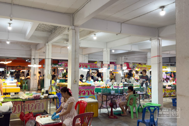 Puestos de comida del Mercado nocturno de Kanchanaburi