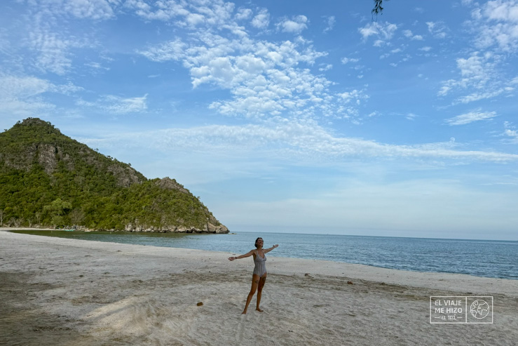 Gloria en la Sam Phraya Beach en Tailandia