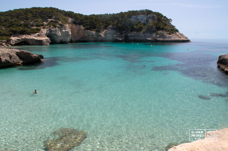 Jose bañándose en Cala Mitjaneta