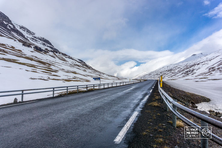 Carretera típica de Islandia