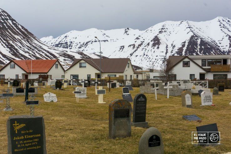 Cementerio en Islandia con nombres y apellidos
