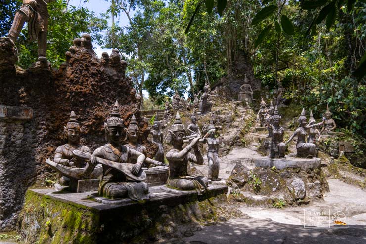 Estatuas de Buda en el Tarnim Magic Garden