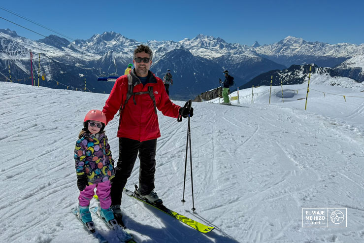 Esquiando en familia en Aletsch Arena