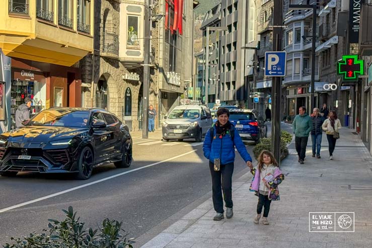 Descubriendo curiosidades de Andorra mientras caminado por su capital
