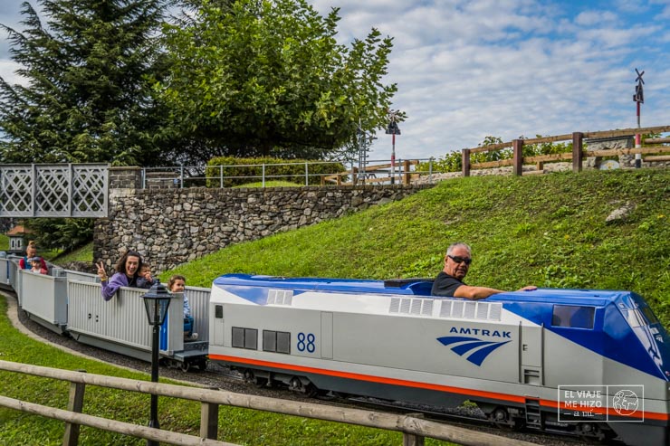 Tren en el Swiss Vapeur Parc